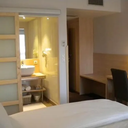 Kyriad - Le Renaudot Hotel